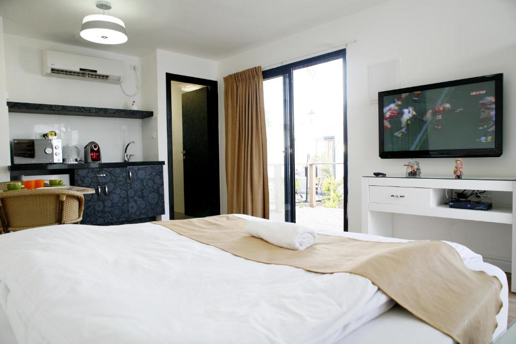 Kinneret Village Room photo